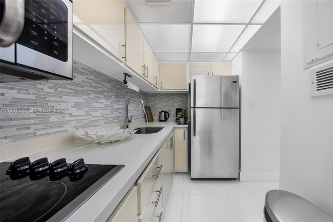 Building Photo - 1000 West Ave