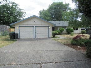 Building Photo - Great Three Bedroom Close to Schools!