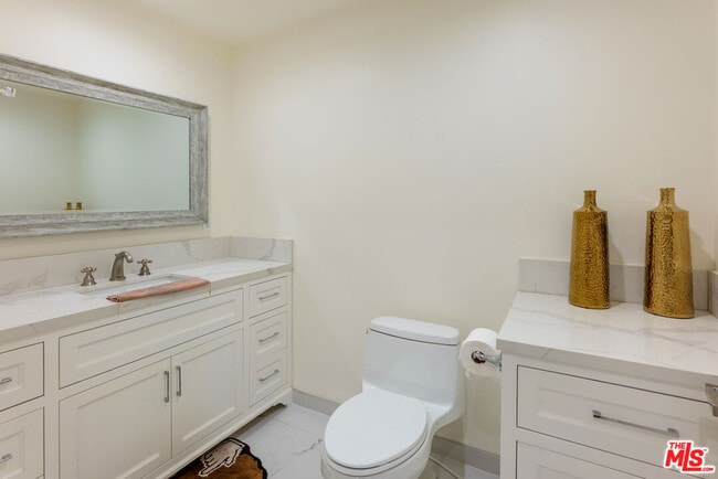 Building Photo - 363 S Saltair Ave