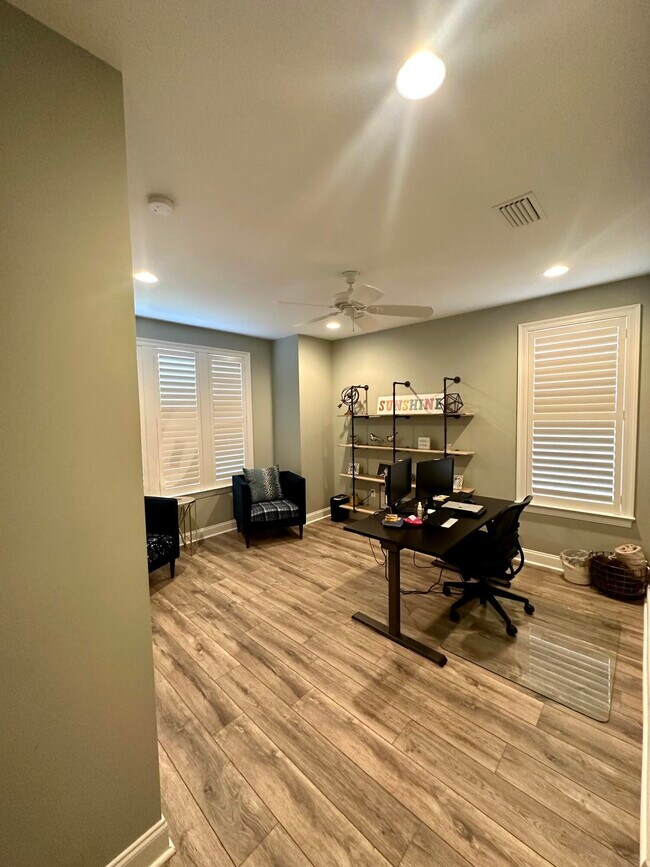 Building Photo - 613 Tulip Tree Way