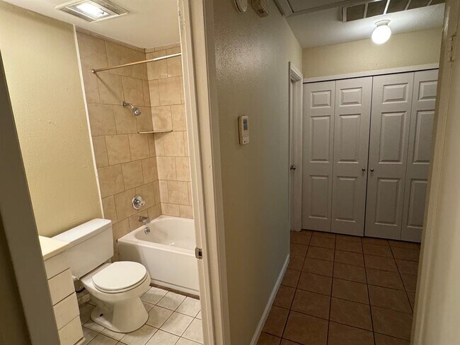 Building Photo - 10805 Lanshire Dr