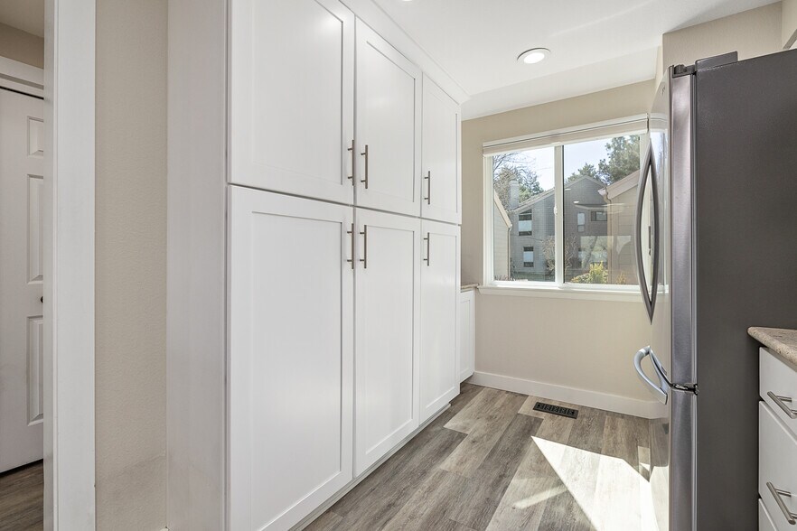 extra kitchen storage - 1927 S Teal Ln