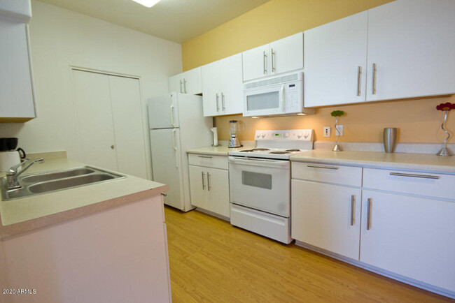 Building Photo - 3302 N 7th St