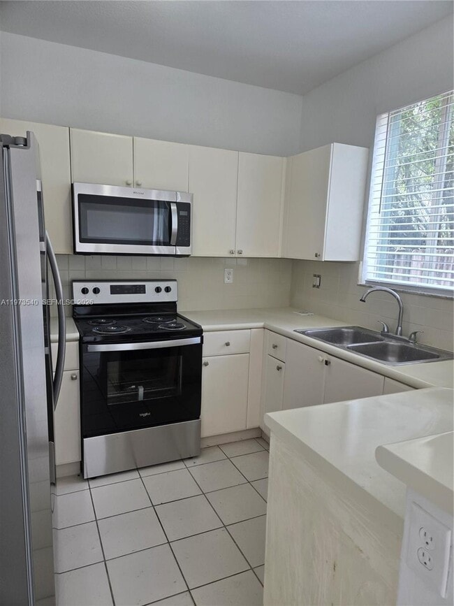 Building Photo - 1407 SE 24th Ct