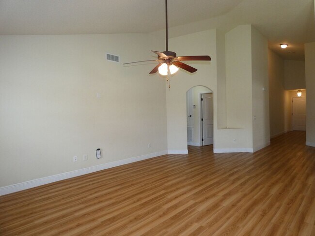 Building Photo - Charming 3-Bedroom Home