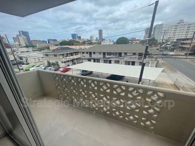 Building Photo - 1735 Young St