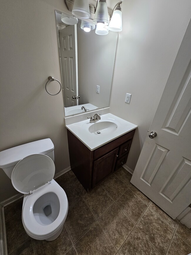 Building Photo - 1821 NE Knollbrook St