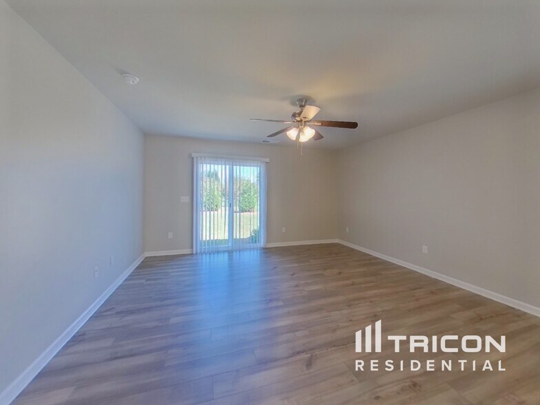 Building Photo - 2153 Trollinger Dr