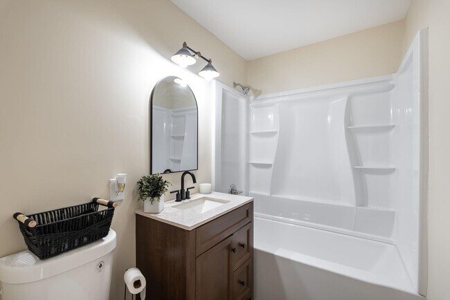 Building Photo - 2404 W 29th St S