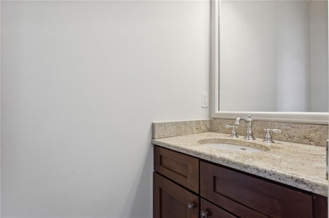 Building Photo - 24 Buford Village Walk