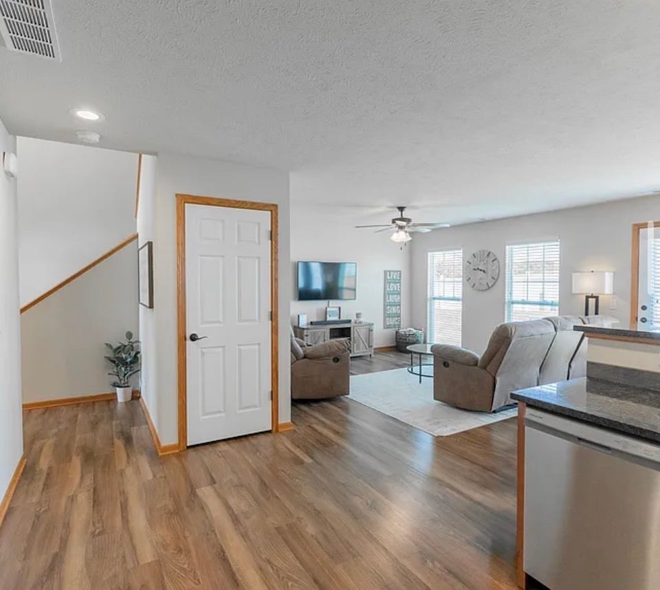 Building Photo - 8767 Ridge Hollow Dr