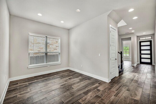 Building Photo - 12909 Mitica Dr