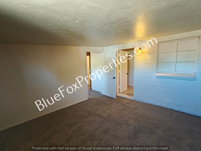 Building Photo - 907 E Weymouth St