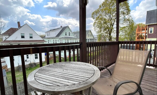 Building Photo - Nice 5-bedroom, 2-bathroom apartment on a beautiful residential street in Brighton, available for...