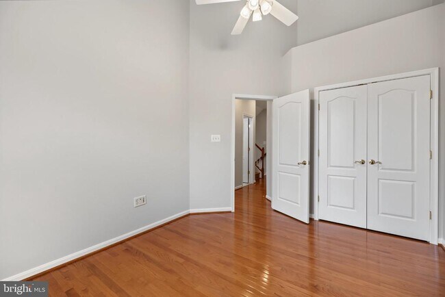 Building Photo - 5256 Bessley Pl