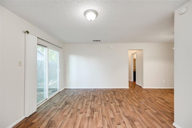 Building Photo - 6900 Branchwood Dr