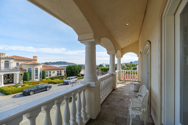 Building Photo - 17 Heron Dr