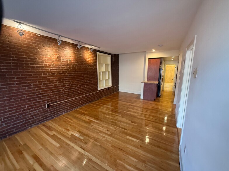 Building Photo - 89 West Cedar St