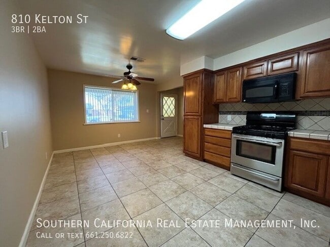 Building Photo - 810 Kelton St