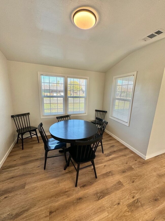 Building Photo - Remodeled 3BD/1BA Single-Family Home – Mov...