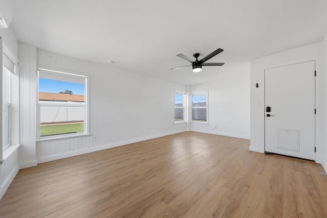 Building Photo - 3540 E Voltaire Dr