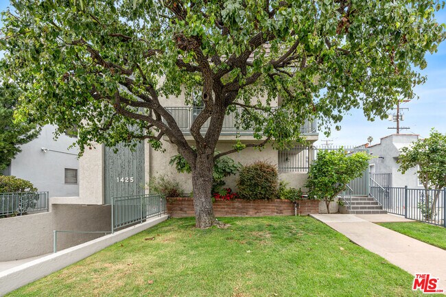 Building Photo - 1425 Centinela Ave