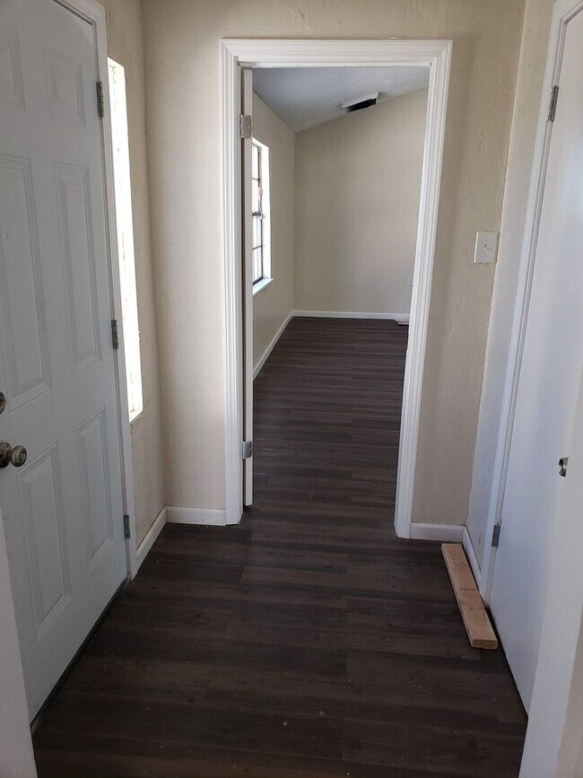 Building Photo - Handyman Special $0 First Month's Rent / “...