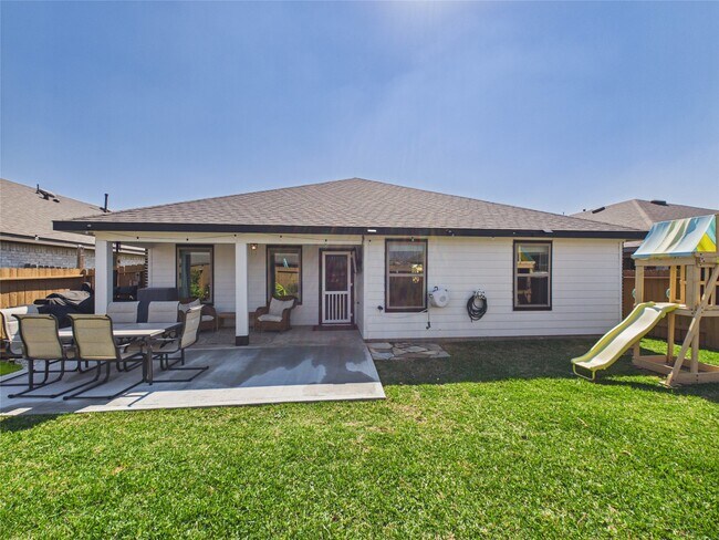 Building Photo - 11020 33rd Ave N