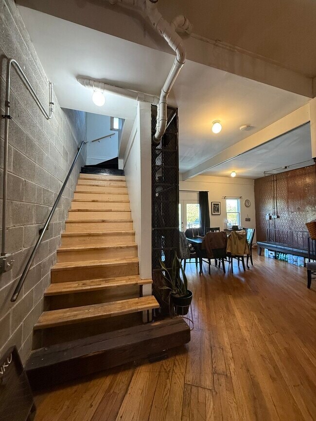Building Photo - 1111 W Randolph St