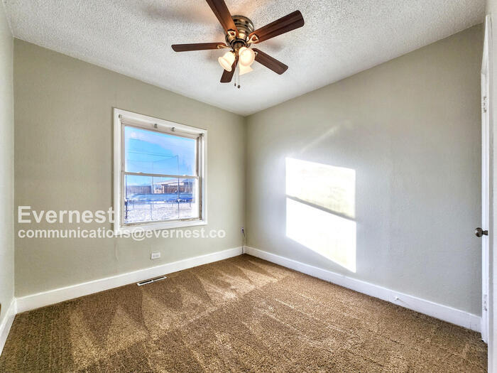 Building Photo - 245 S Hazel Ct