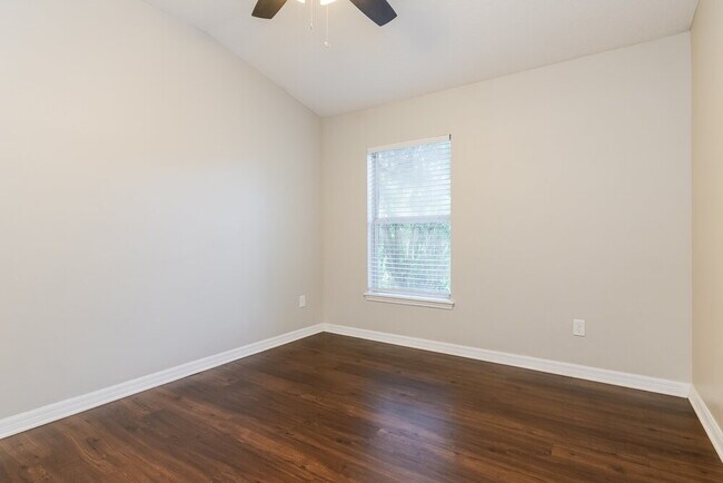 Building Photo - 13307 Tamarack Blvd