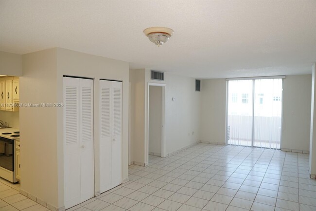 Primary Photo - 1750 James Ave