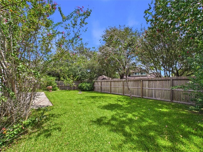 Building Photo - 814 Lochnell Dr