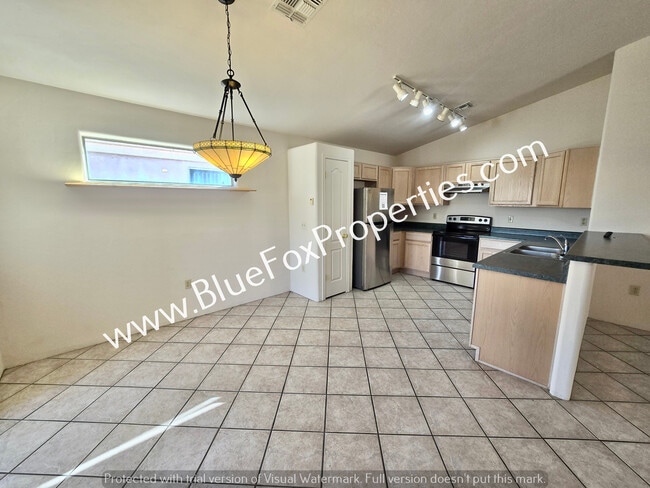 Building Photo - 2204 W Silver River Way