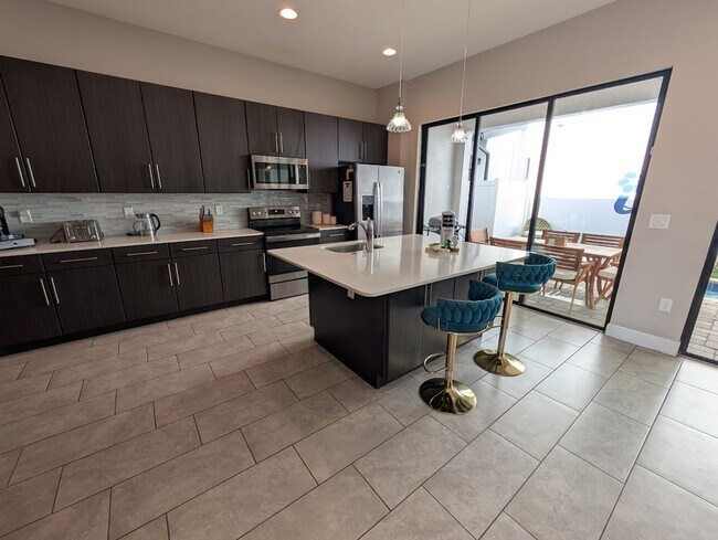 Building Photo - Beautiful Executive 4 Bed 3 Bath Home in Davenport!