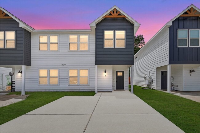 Primary Photo - 809 Avenue J Pl
