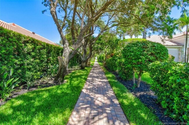 Building Photo - 229 Colony Rd