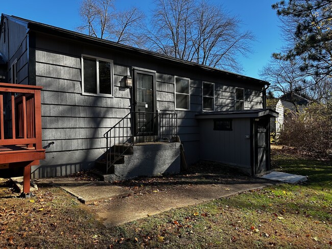 Building Photo - 127 Gable Rd