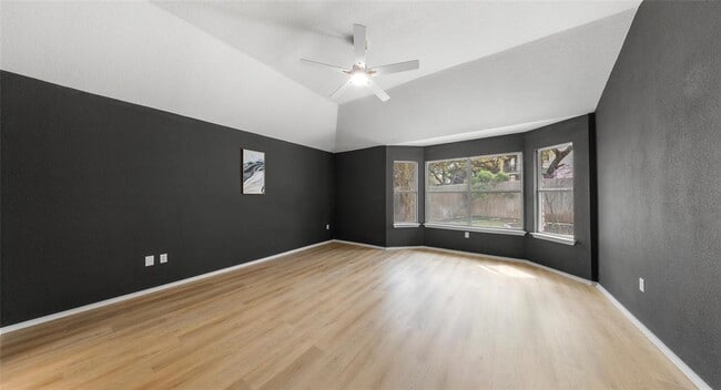 Building Photo - 2527 Crenshaw Dr