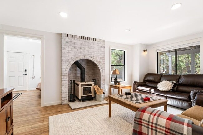 Building Photo - #11 Deer Lane, Sunriver OR 97707 - Long Te...