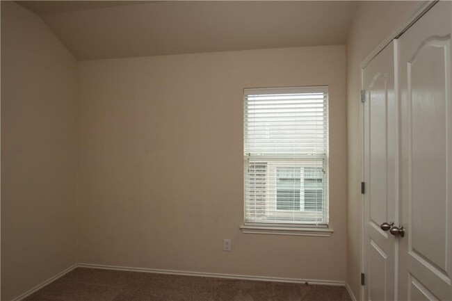 Building Photo - 1528 Haynie Bend