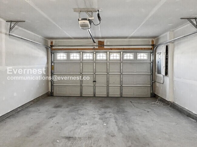 Building Photo - 2515 Hyacinth Ln