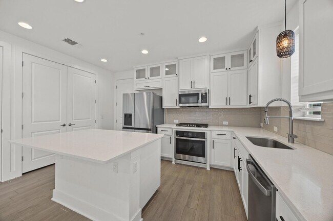 Building Photo - 4412 Tilley St