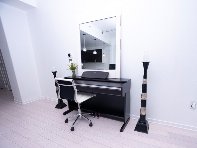 Building Photo - 88 King St