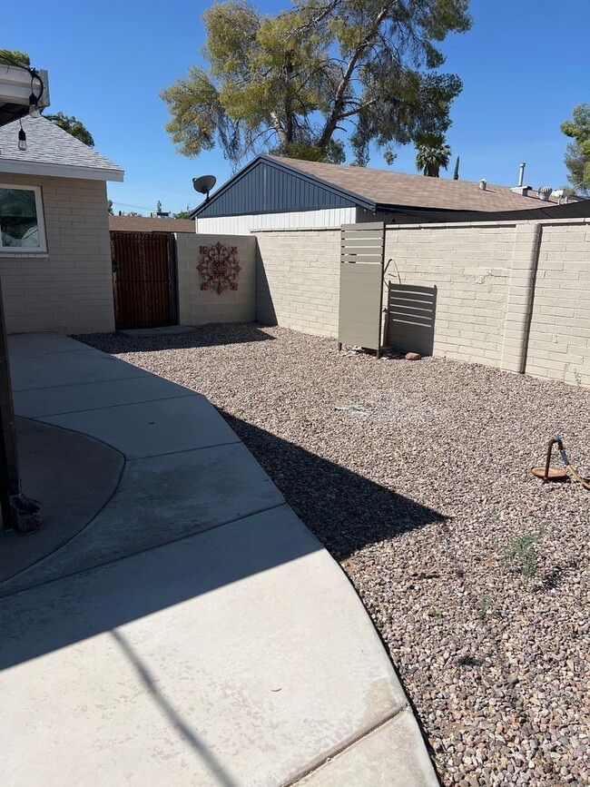 Building Photo - 4831 E Hampton St