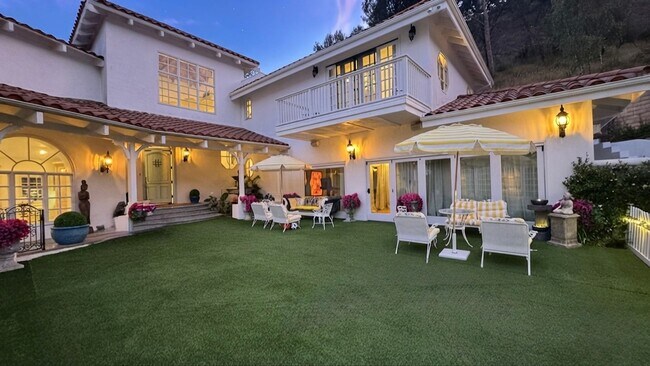 Building Photo - 1423 Floresta Pl