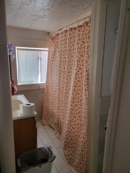 Building Photo - 355 E 500 N