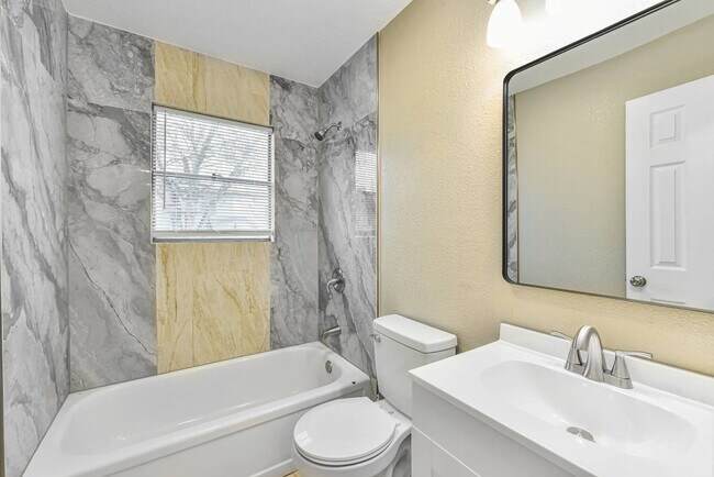 Building Photo - 1106 Brewster Ave