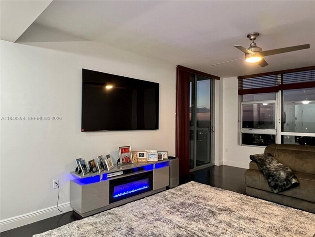 Building Photo - 2681 N Flamingo Rd