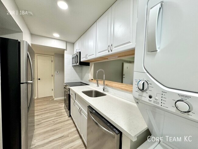 Building Photo - 1132 W 41st Terrace